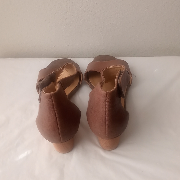 Vaneli Sandals - Picture 3 of 7